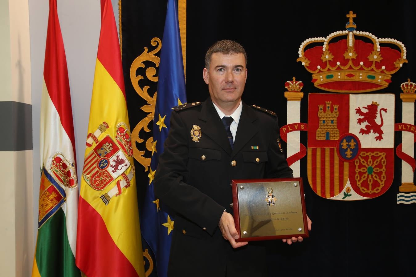 Condecoraciones de la Orden de Isabel la Católica y de la Orden del Mérito Civil