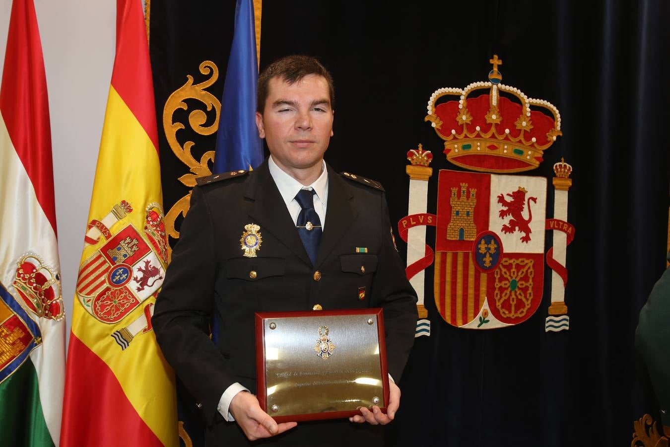 Condecoraciones de la Orden de Isabel la Católica y de la Orden del Mérito Civil