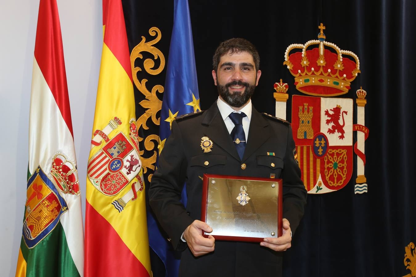 Condecoraciones de la Orden de Isabel la Católica y de la Orden del Mérito Civil