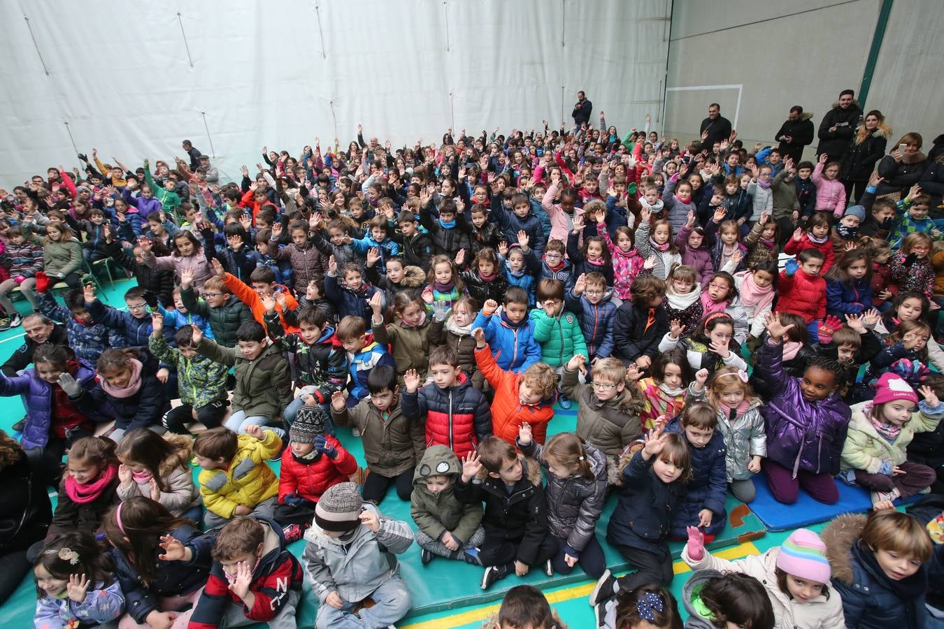 Setecientos alumnos disfrutan en el colegio Las Gaunas de la música de Pablo Sáinz Villegas