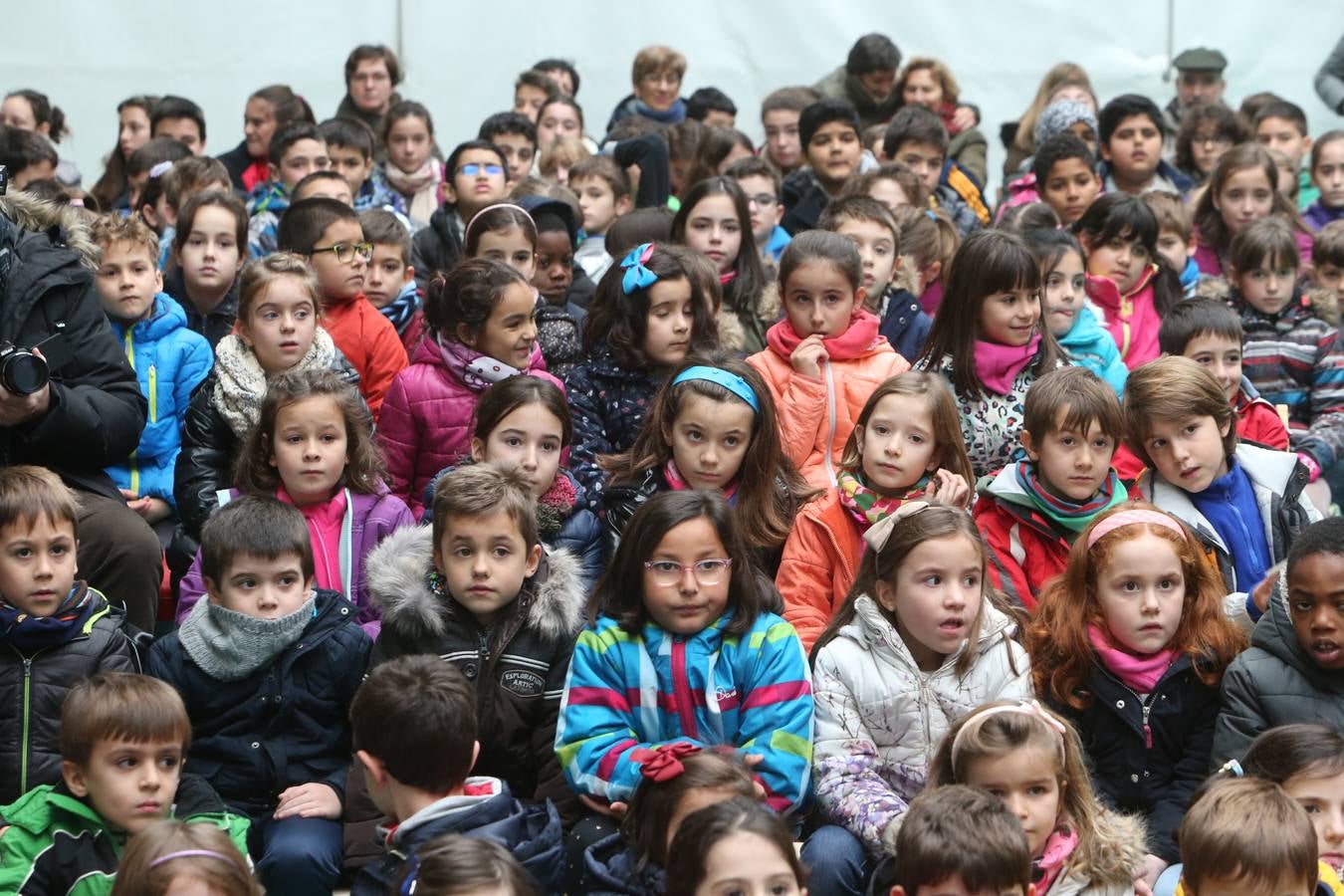 Setecientos alumnos disfrutan en el colegio Las Gaunas de la música de Pablo Sáinz Villegas