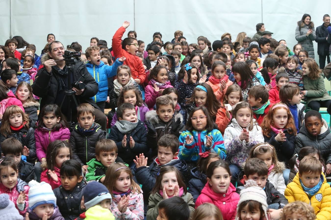 Setecientos alumnos disfrutan en el colegio Las Gaunas de la música de Pablo Sáinz Villegas