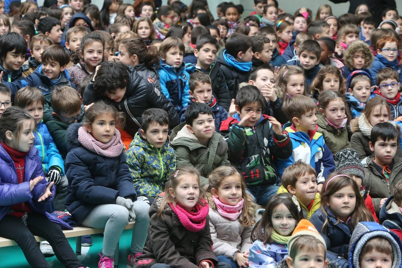 Setecientos alumnos disfrutan en el colegio Las Gaunas de la música de Pablo Sáinz Villegas