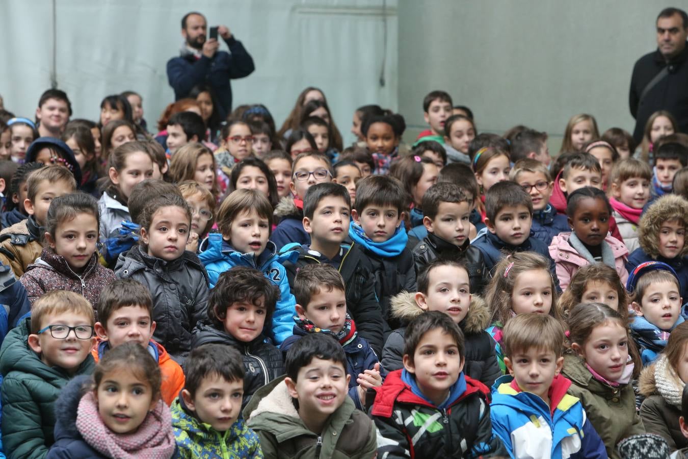 Setecientos alumnos disfrutan en el colegio Las Gaunas de la música de Pablo Sáinz Villegas