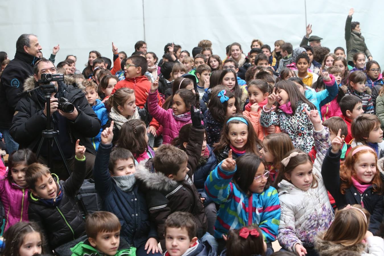 Setecientos alumnos disfrutan en el colegio Las Gaunas de la música de Pablo Sáinz Villegas