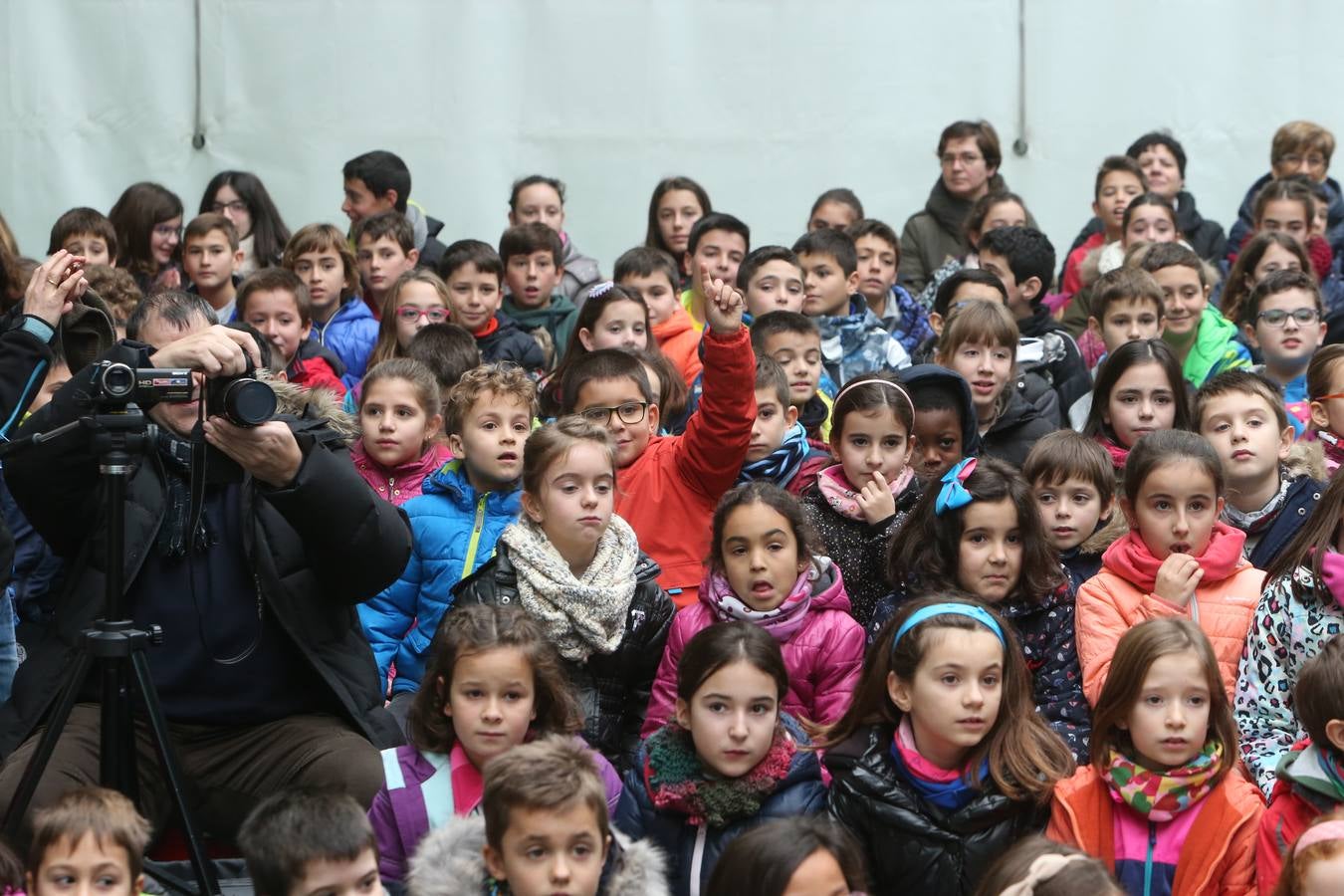 Setecientos alumnos disfrutan en el colegio Las Gaunas de la música de Pablo Sáinz Villegas