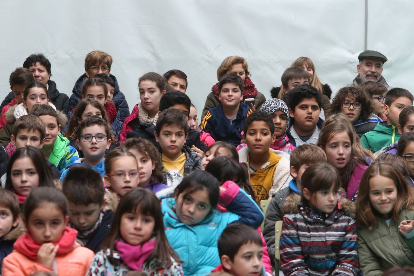 Setecientos alumnos disfrutan en el colegio Las Gaunas de la música de Pablo Sáinz Villegas