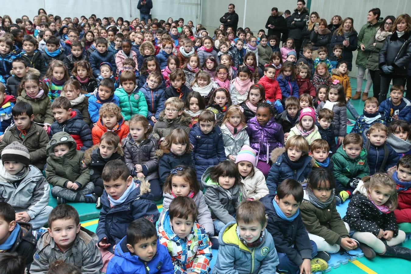 Setecientos alumnos disfrutan en el colegio Las Gaunas de la música de Pablo Sáinz Villegas