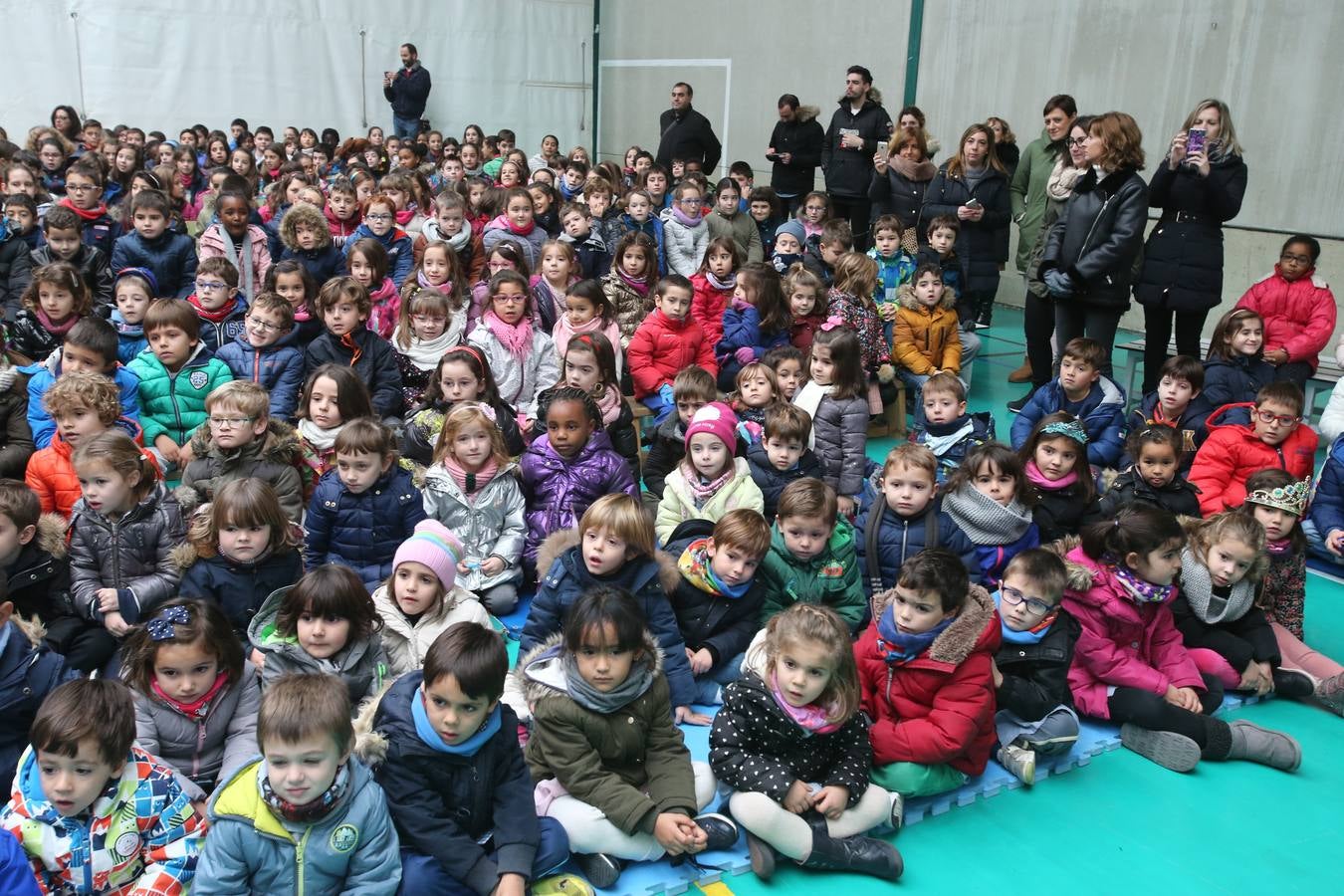 Setecientos alumnos disfrutan en el colegio Las Gaunas de la música de Pablo Sáinz Villegas