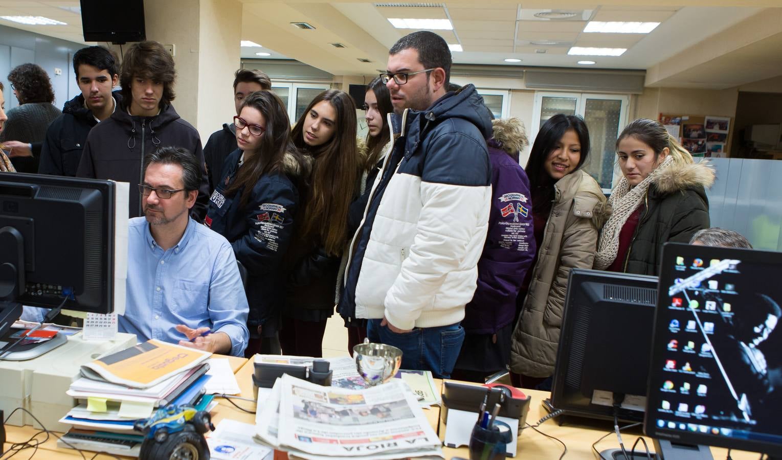 Los alumnos del programa Pmar II del Sagrado Corazón, Jesuitas visitan la multimedia de Diario LA RIOJA