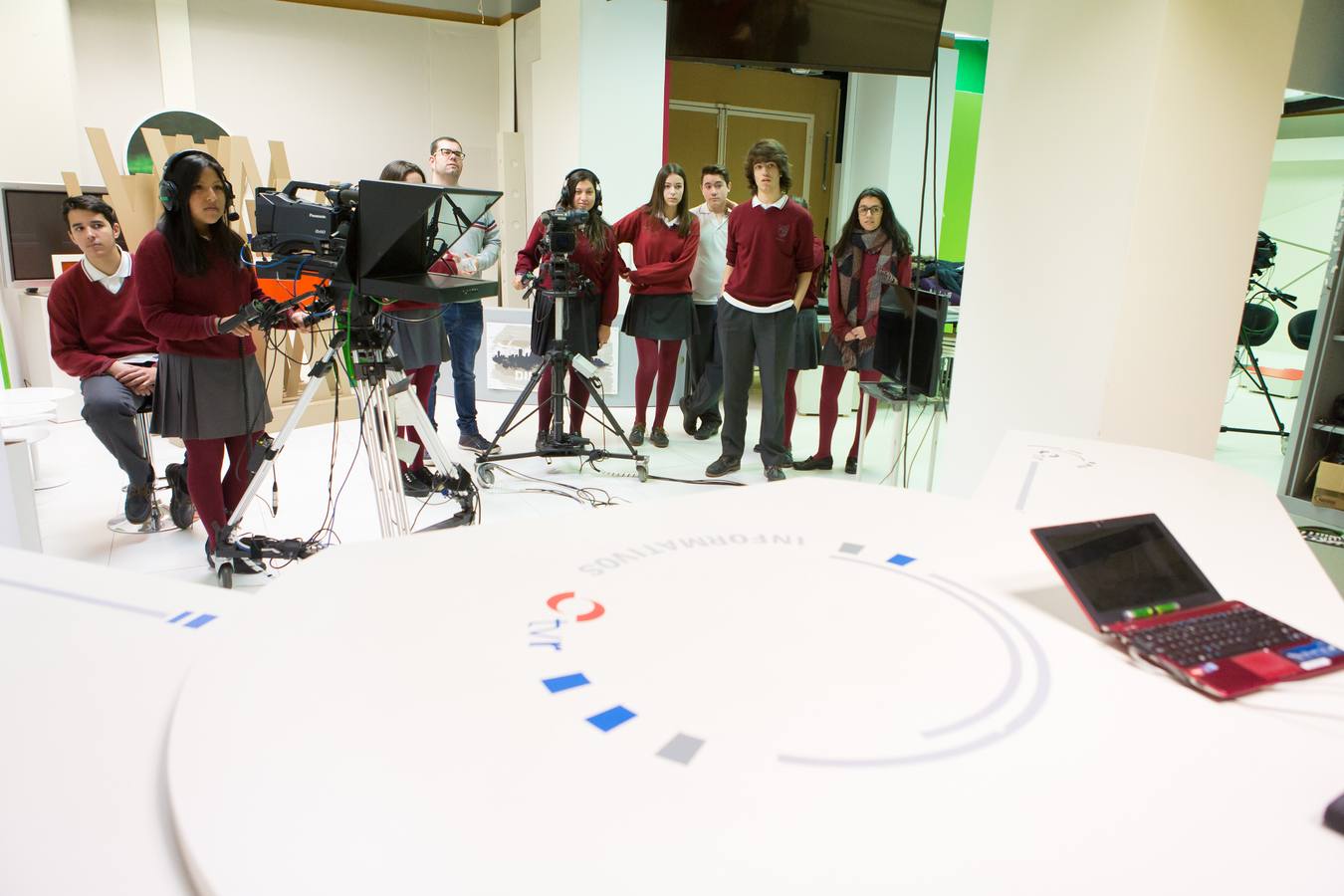 Los alumnos del programa Pmar II del Sagrado Corazón, Jesuitas visitan la multimedia de Diario LA RIOJA