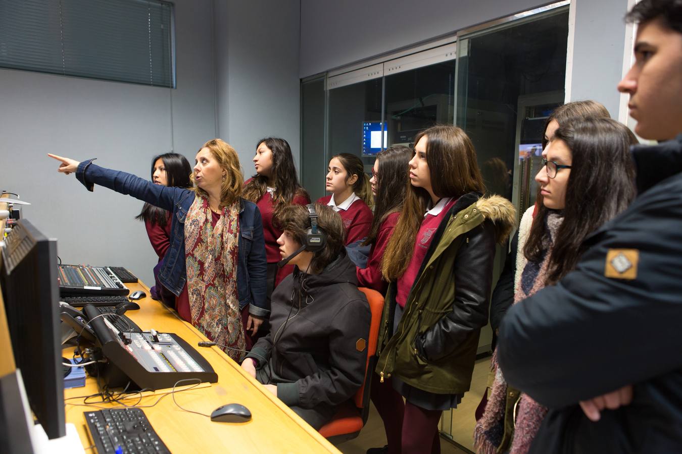 Los alumnos del programa Pmar II del Sagrado Corazón, Jesuitas visitan la multimedia de Diario LA RIOJA