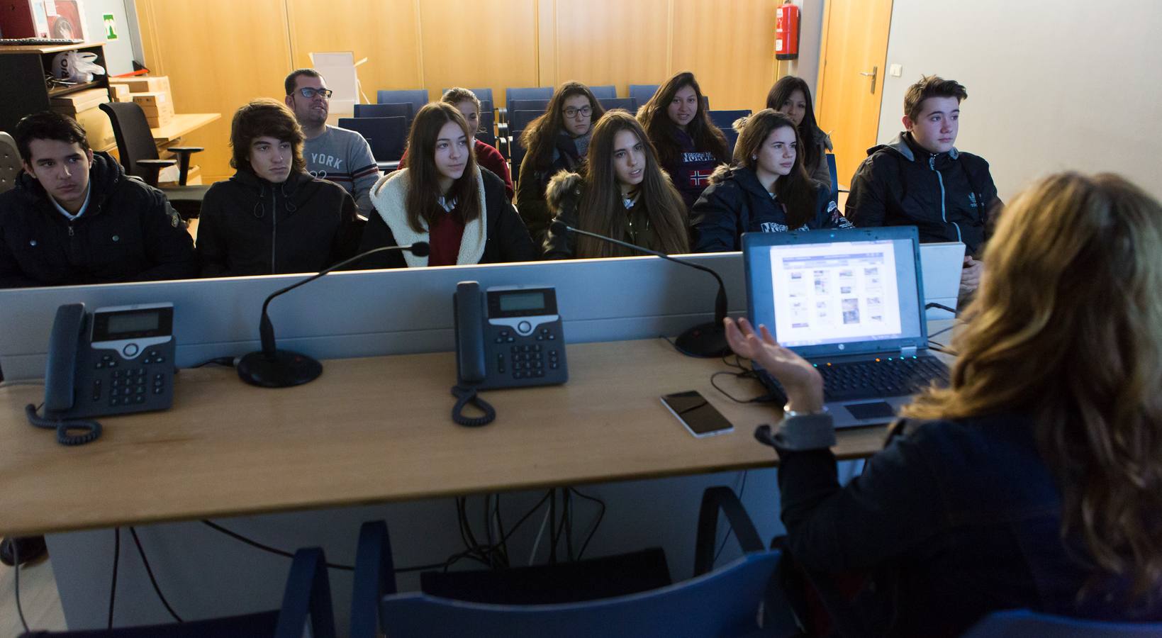 Los alumnos del programa Pmar II del Sagrado Corazón, Jesuitas visitan la multimedia de Diario LA RIOJA