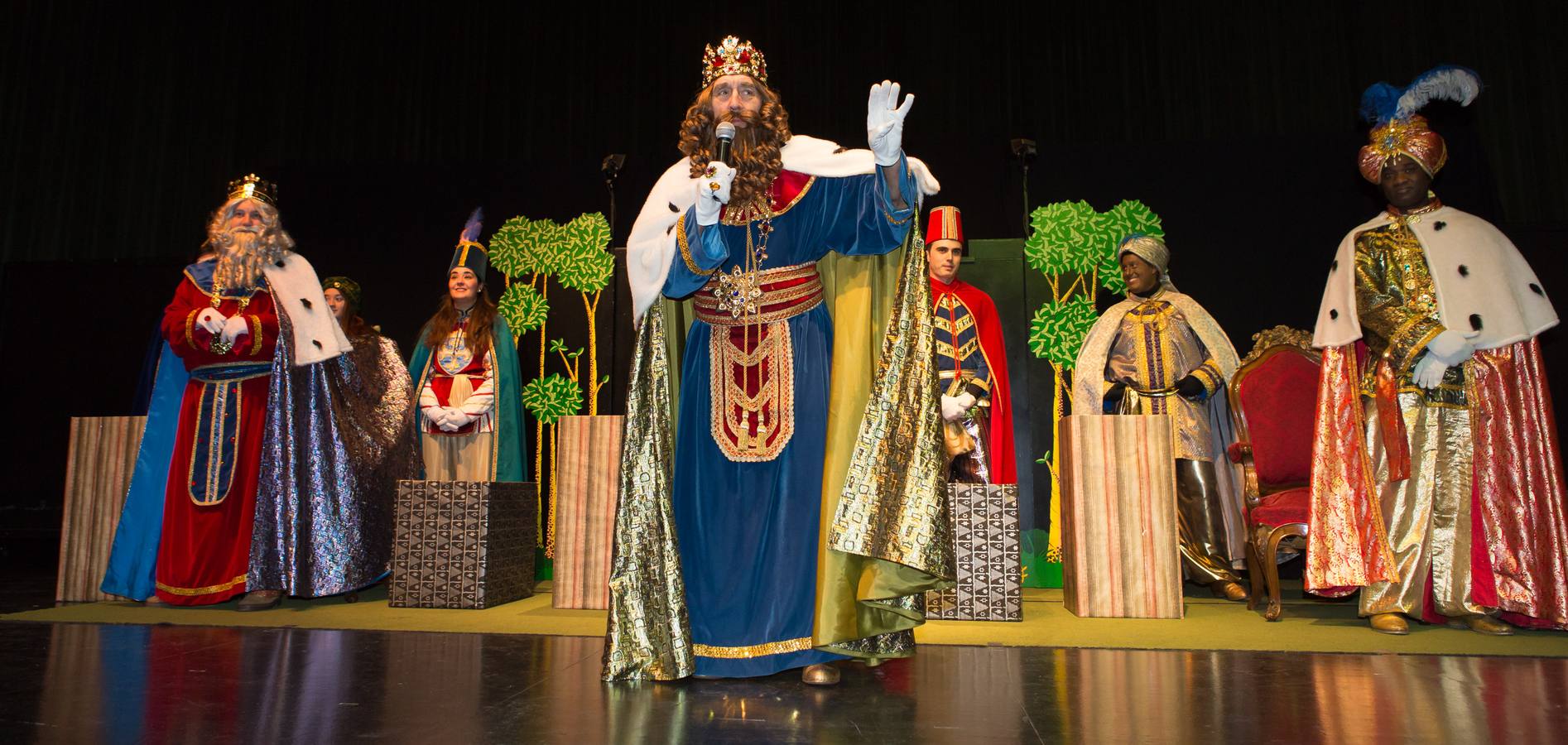 Sonrisas y lloros en la visita de los Reyes al Auditorio