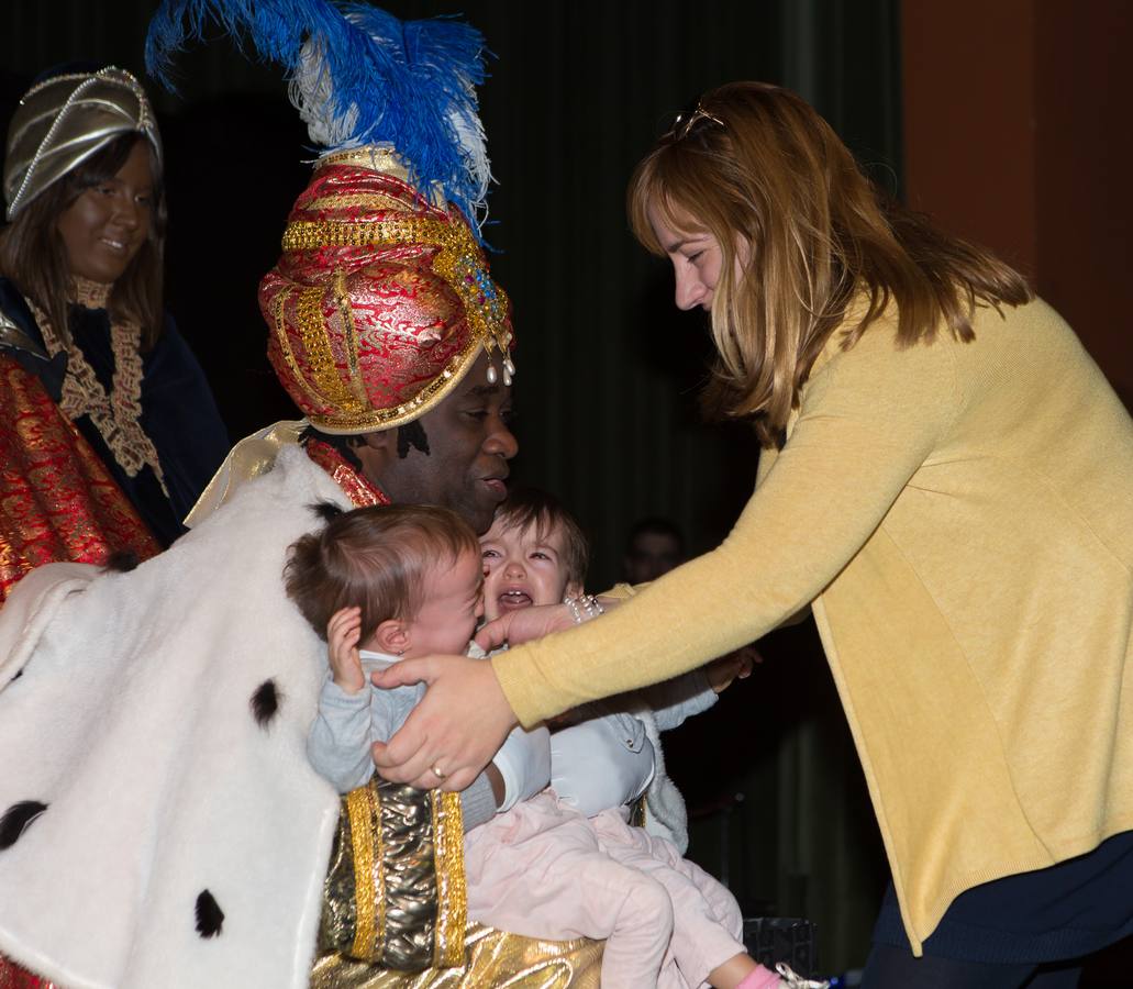 Sonrisas y lloros en la visita de los Reyes al Auditorio