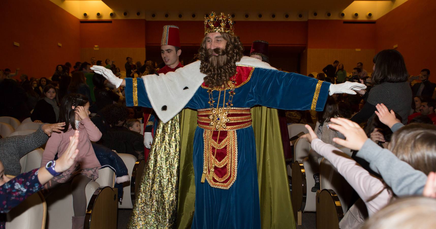 Sonrisas y lloros en la visita de los Reyes al Auditorio