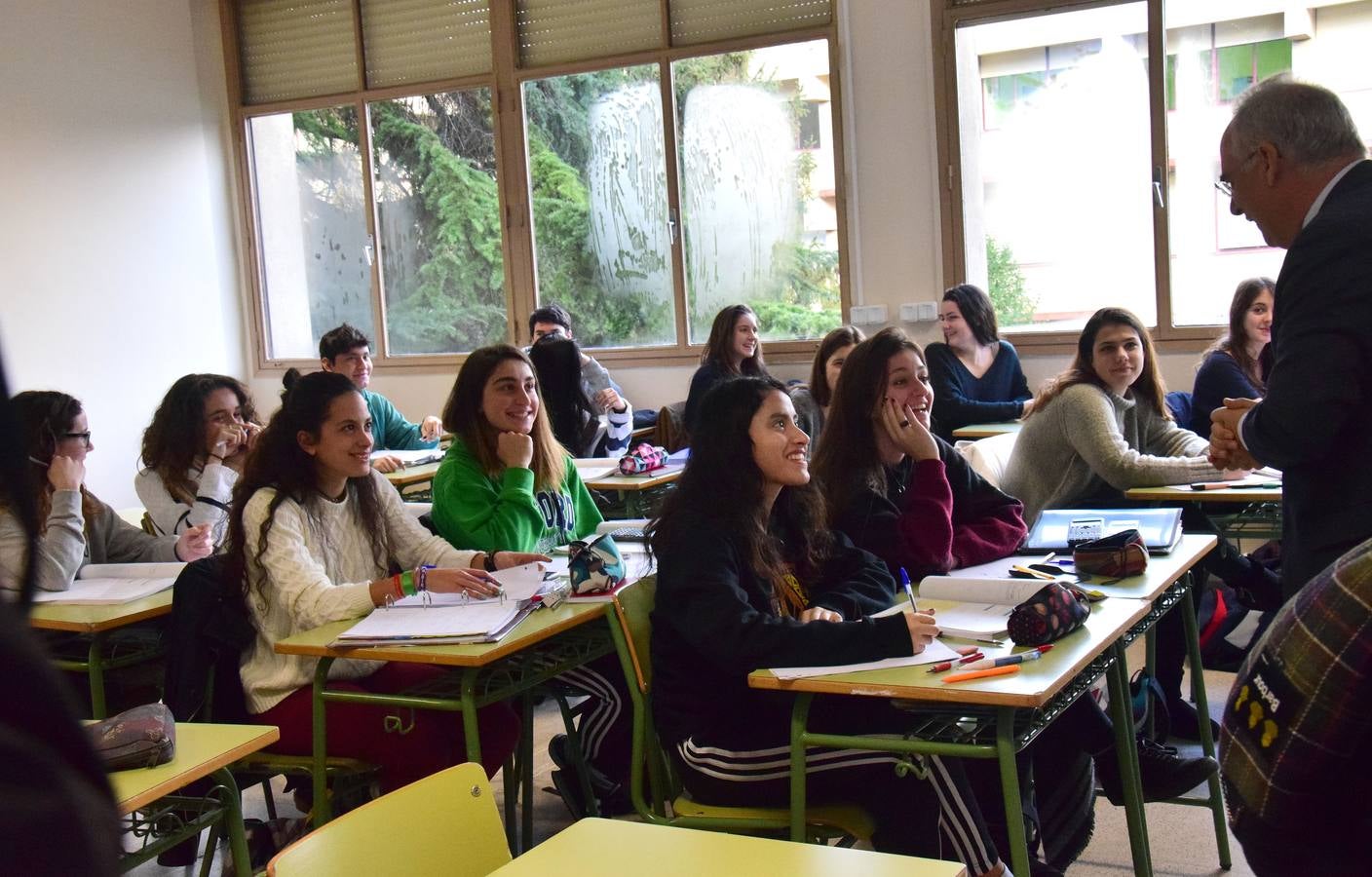 Un recorrido por el IES Hermanos D&#039;Elhuyar tras las obras de mejora en el centro