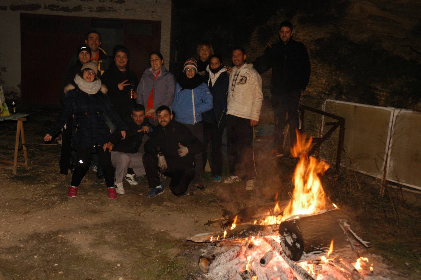Cervera enciende los tradicionales fuegos de San Antón