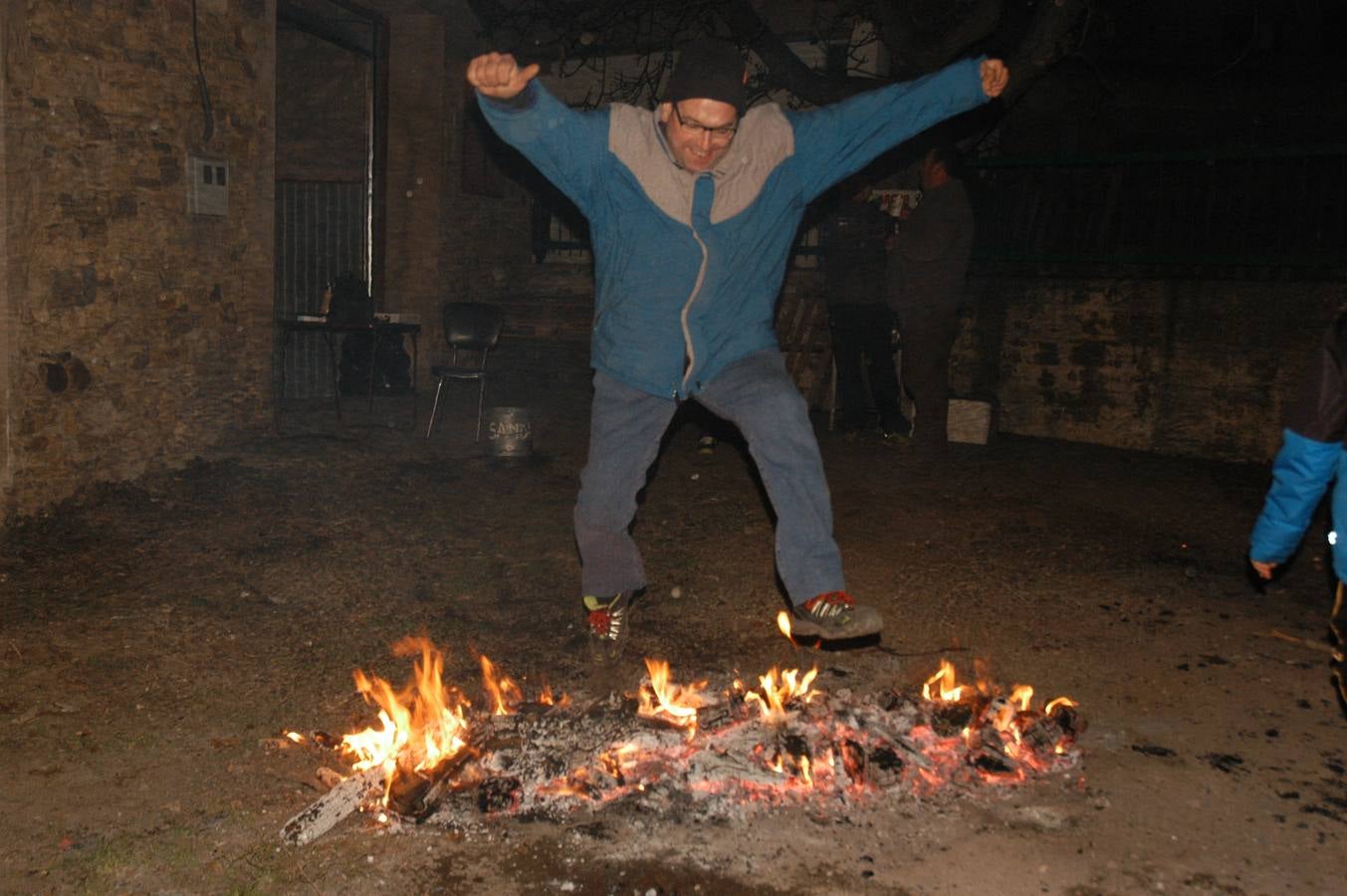 Cervera enciende los tradicionales fuegos de San Antón