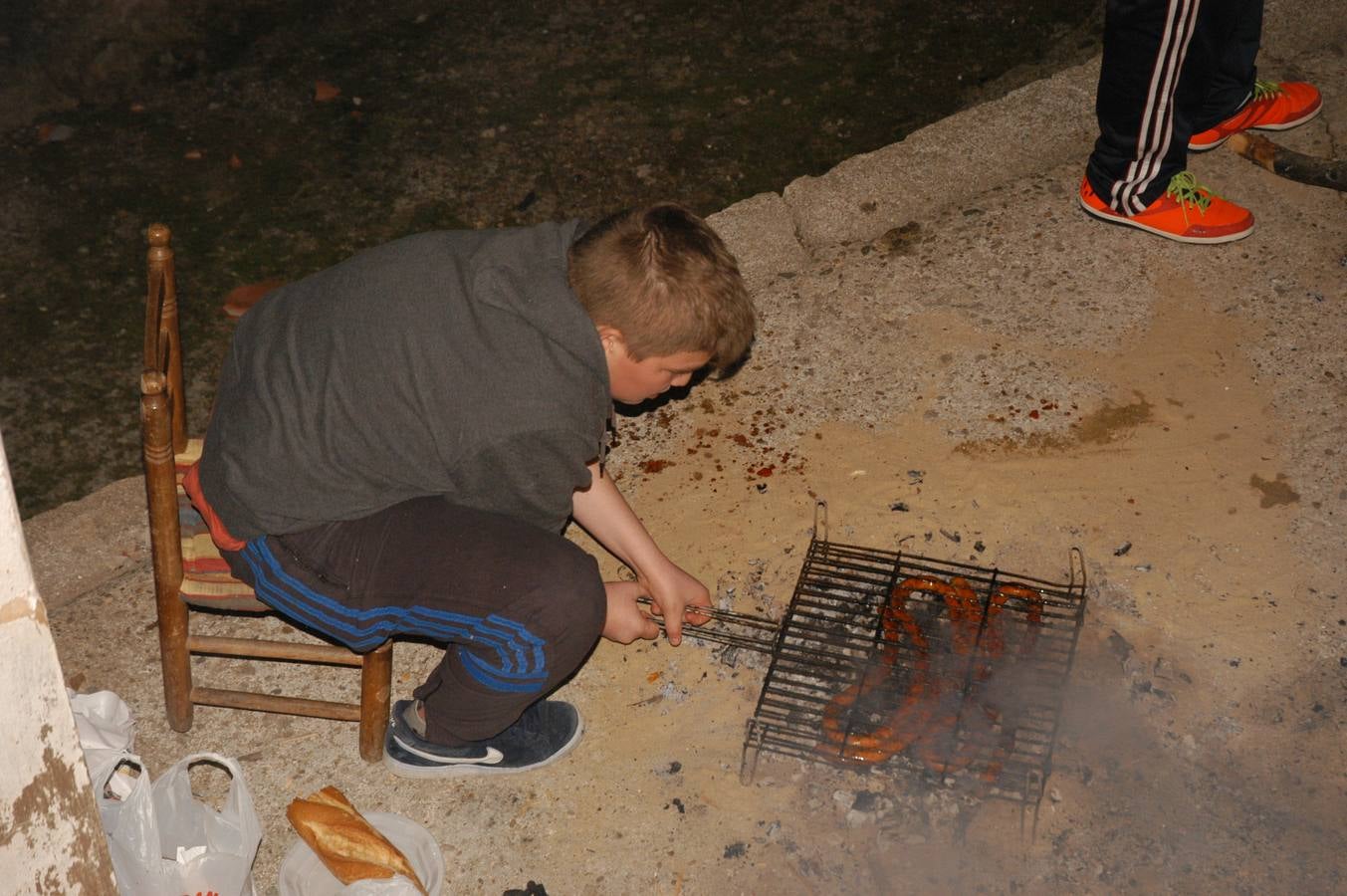 Cervera enciende los tradicionales fuegos de San Antón