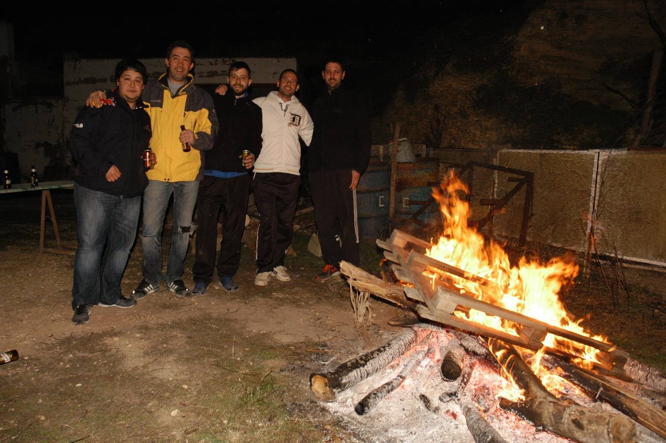Cervera enciende los tradicionales fuegos de San Antón