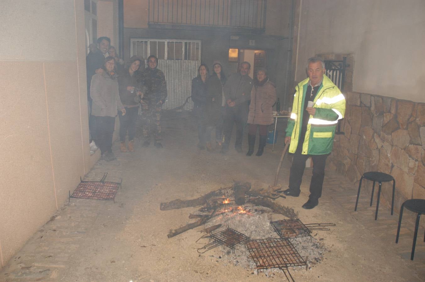 Cervera enciende los tradicionales fuegos de San Antón