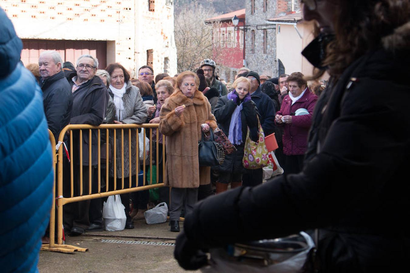 Reparto de habas en Ojacastro