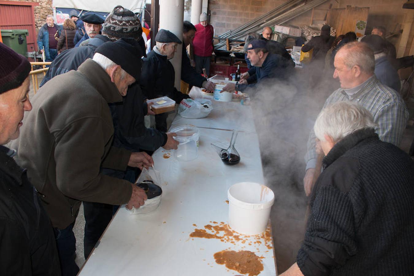 Reparto de habas en Ojacastro