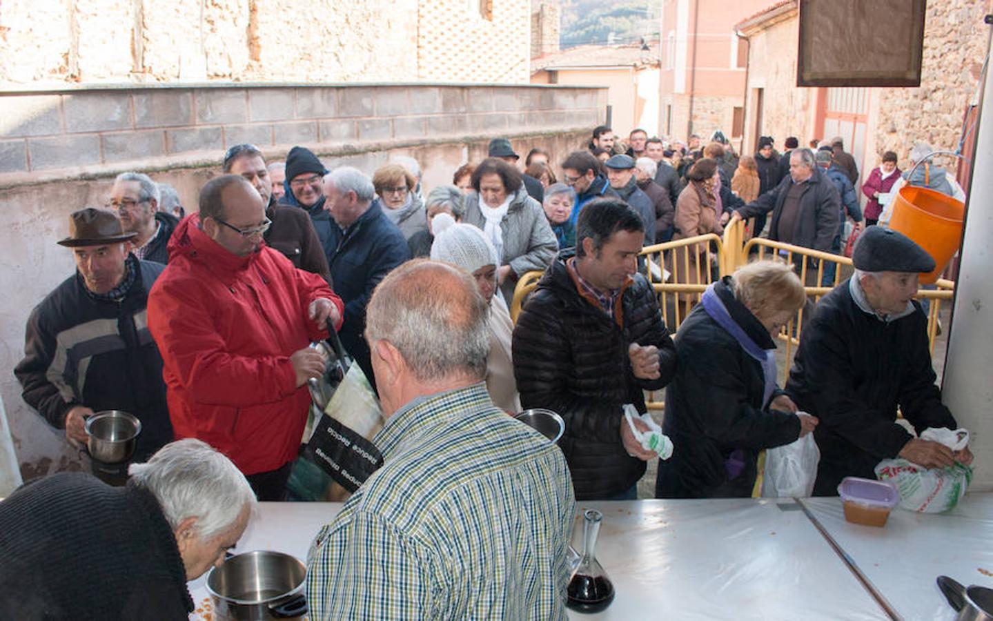 Reparto de habas en Ojacastro