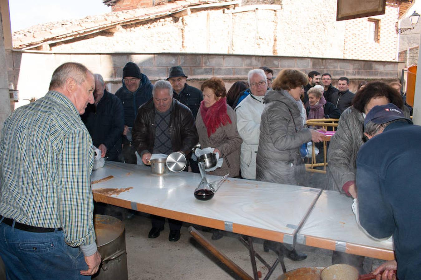 Reparto de habas en Ojacastro
