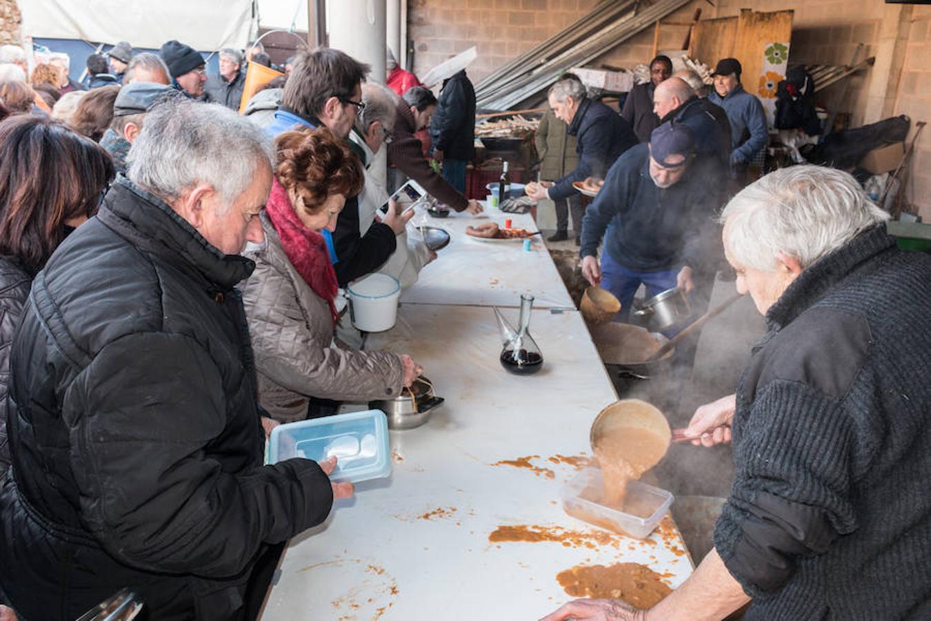 Reparto de habas en Ojacastro