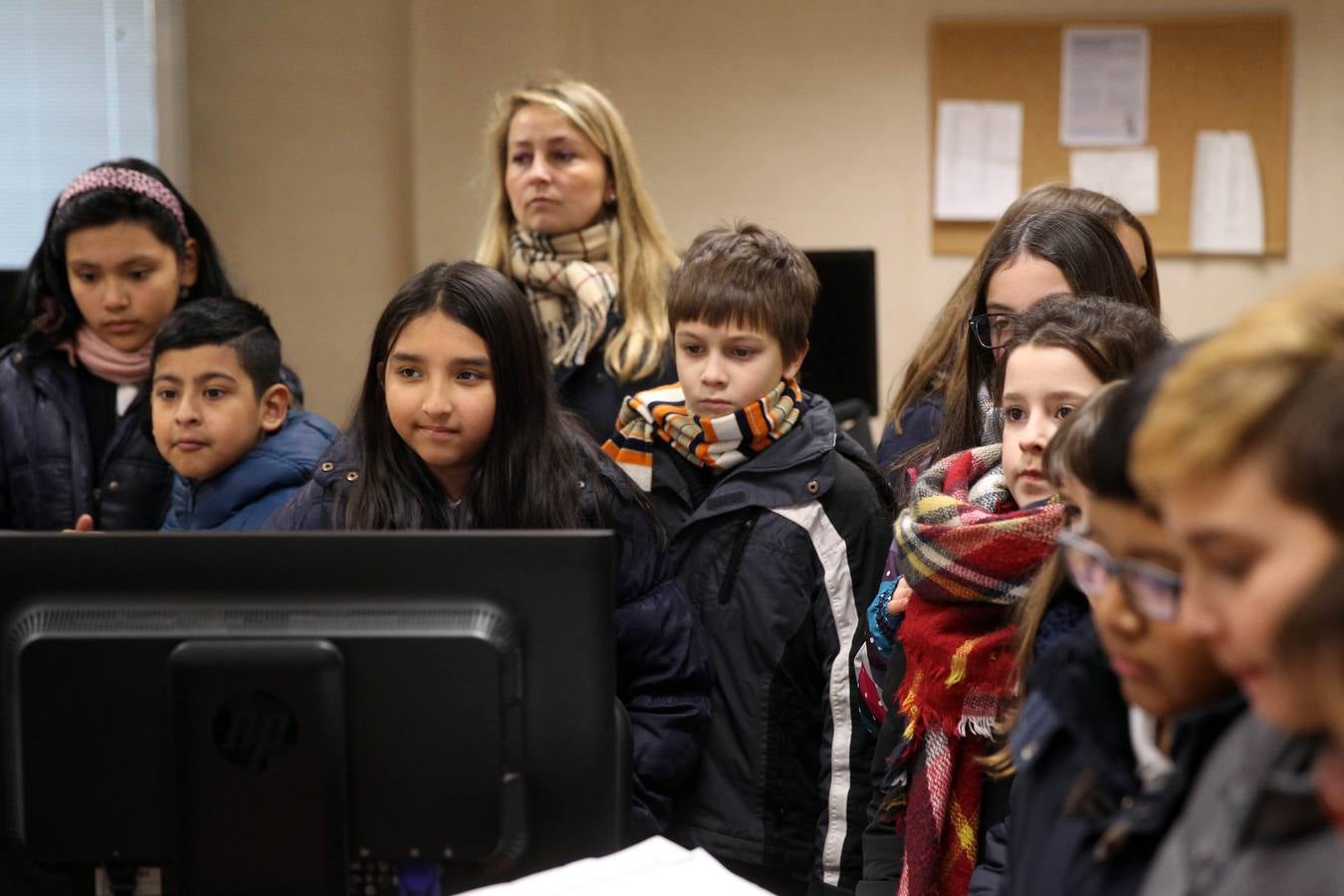 Los alumnos de 5º de Primaria del Colegio logroñés Adoratrices visitan la multimedia de Diario LA RIOJA