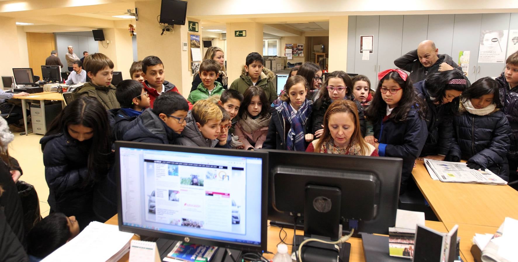 Los alumnos de 5º de Primaria del Colegio logroñés Adoratrices visitan la multimedia de Diario LA RIOJA