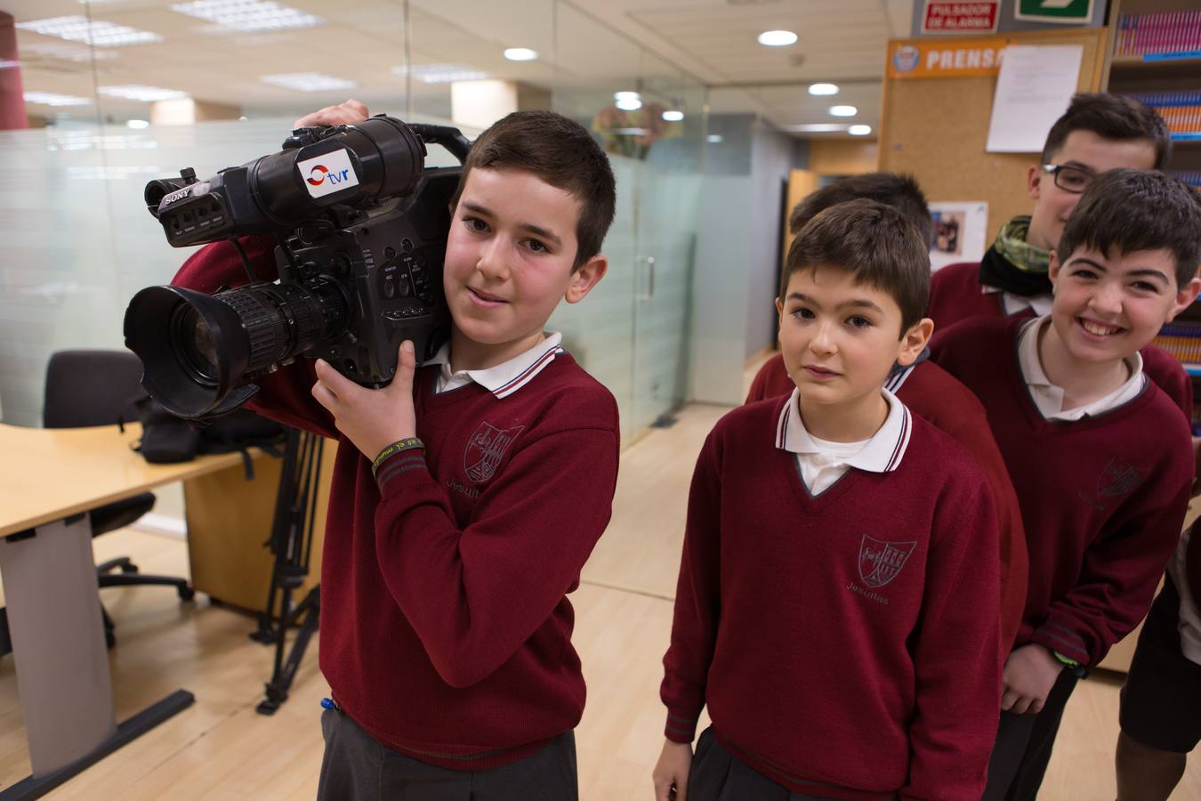 Los alumnos de 6º A de Jesuitas visitan la multimedia de Diario LA RIOJA