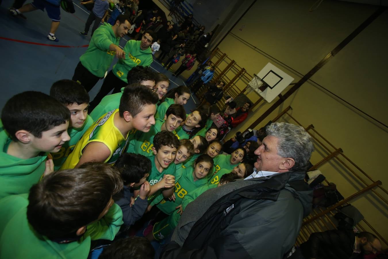 Fernando Romay participa en el entrenamiento de la cantera del CB Clavijo