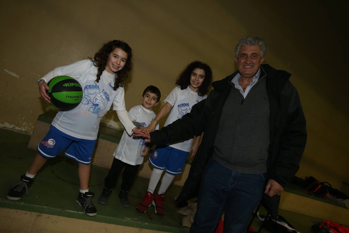 Fernando Romay participa en el entrenamiento de la cantera del CB Clavijo