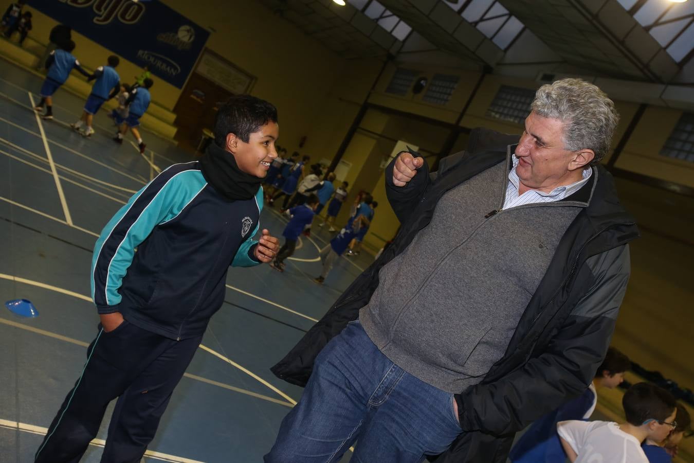 Fernando Romay participa en el entrenamiento de la cantera del CB Clavijo