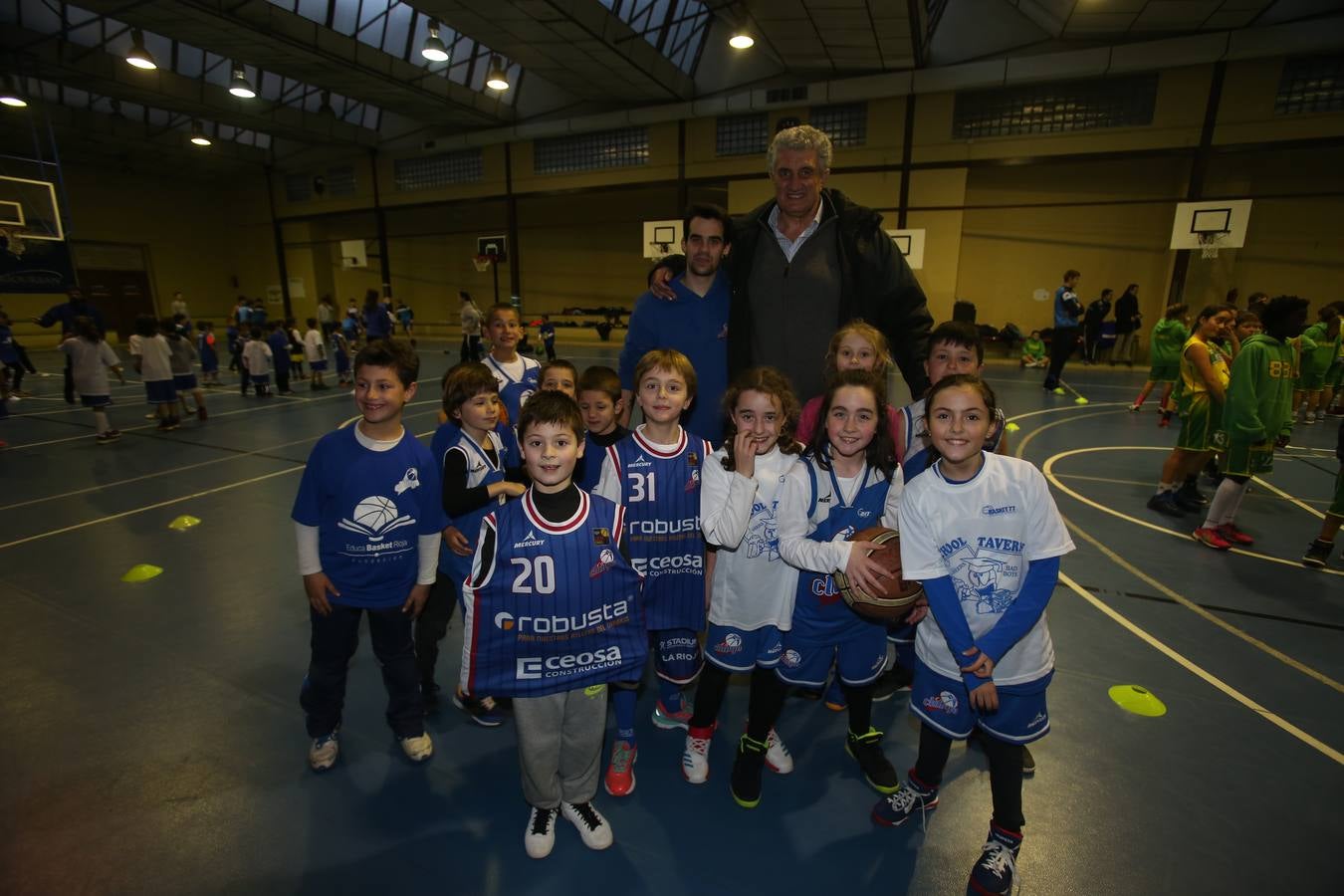 Fernando Romay participa en el entrenamiento de la cantera del CB Clavijo