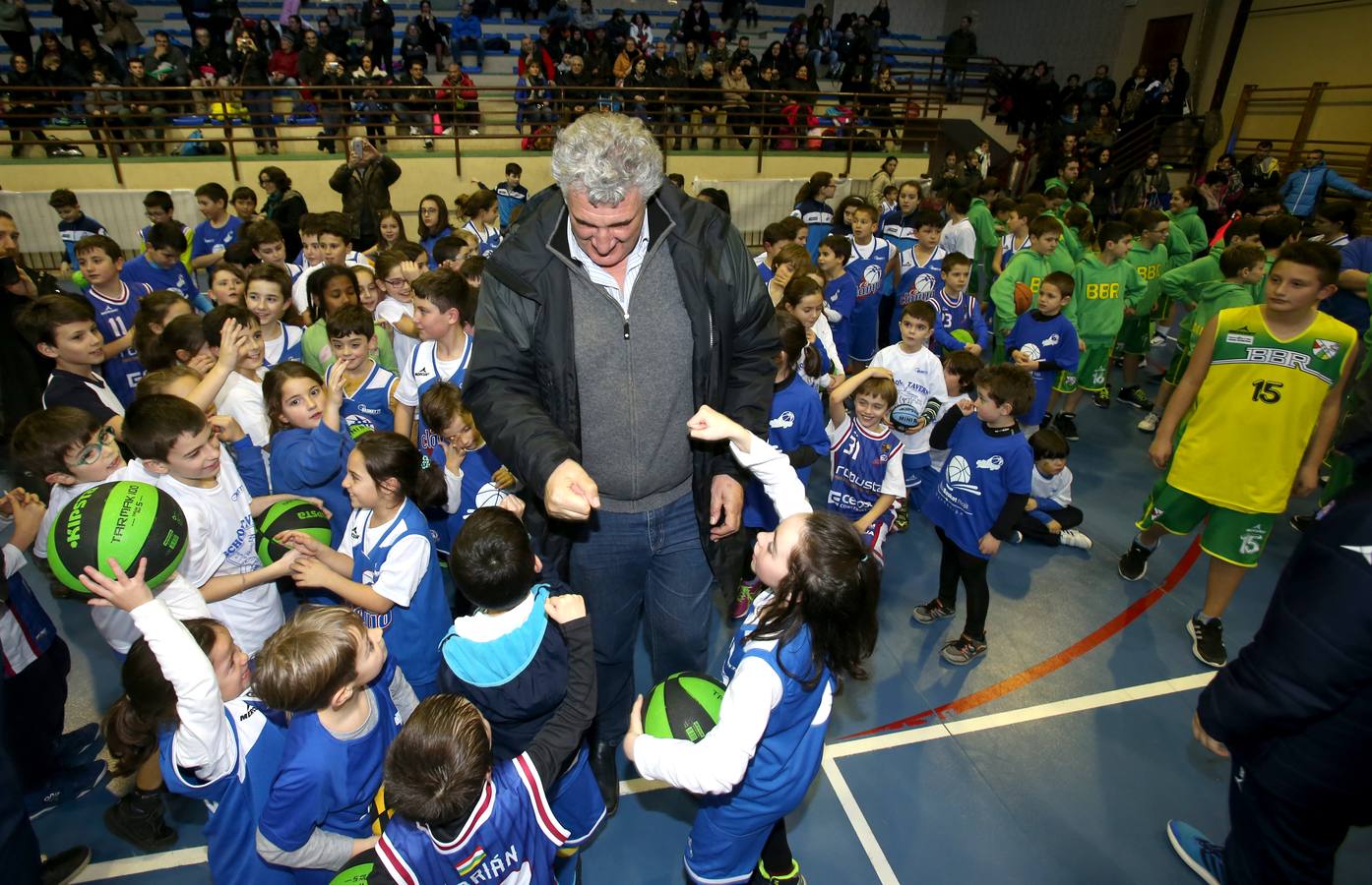 Fernando Romay participa en el entrenamiento de la cantera del CB Clavijo