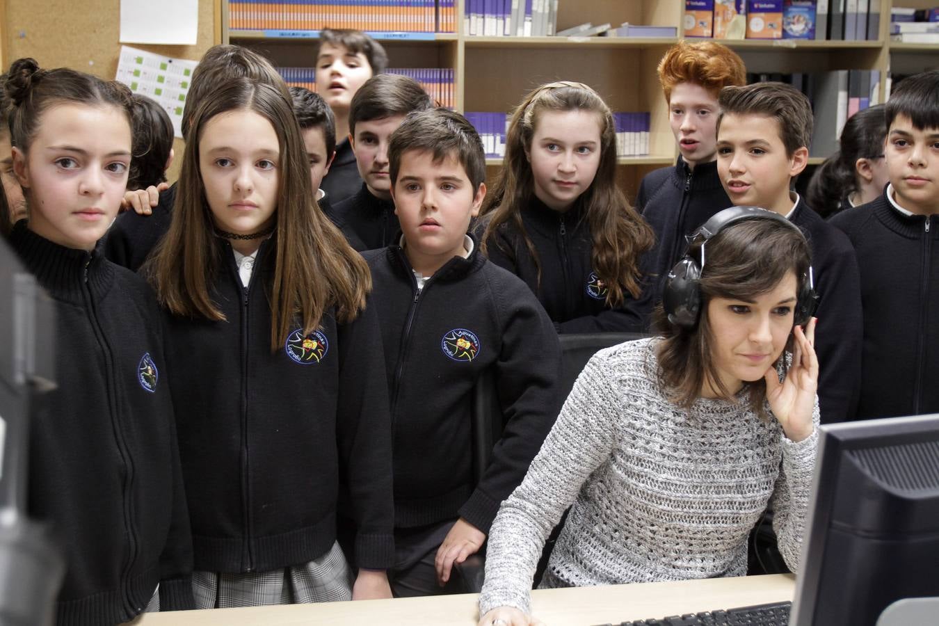 Los alumnos del 6º B del colegio Nuestra Señora del Buen Consejo, Agustinas, visitan la multimedia de Diario LA RIOJA