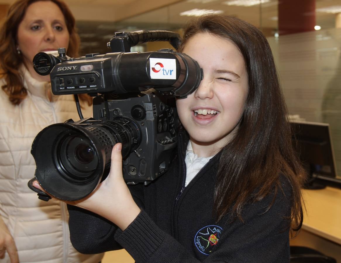 Los alumnos del 6º B del colegio Nuestra Señora del Buen Consejo, Agustinas, visitan la multimedia de Diario LA RIOJA