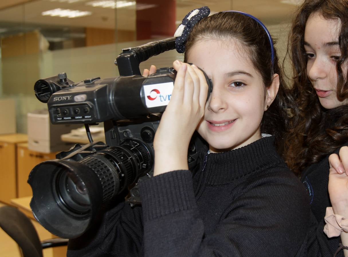 Los alumnos del 6º B del colegio Nuestra Señora del Buen Consejo, Agustinas, visitan la multimedia de Diario LA RIOJA