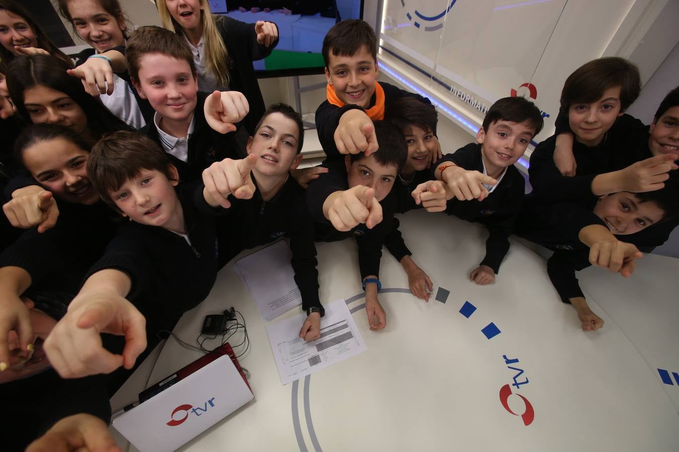 Los de alumnos de 6ºC del colegio Nuestra Señora del Buen Consejo, Agustinas, visitan la mulmedia de Diario LA RIOJA