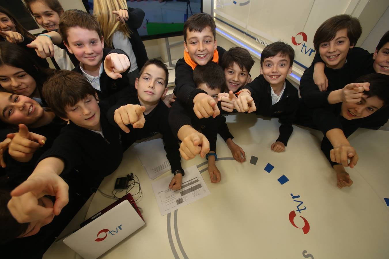Los de alumnos de 6ºC del colegio Nuestra Señora del Buen Consejo, Agustinas, visitan la mulmedia de Diario LA RIOJA