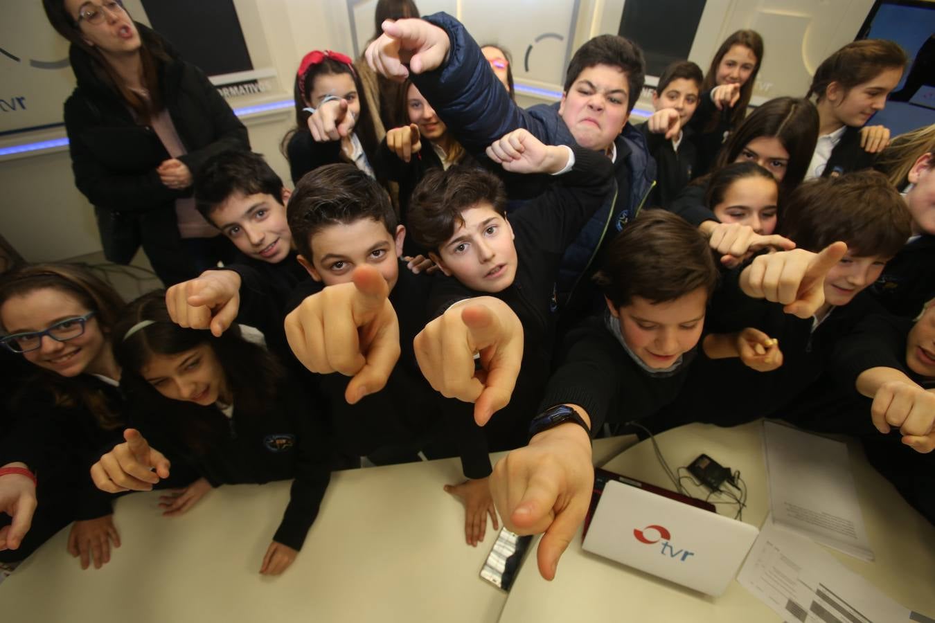 Los de alumnos de 6ºC del colegio Nuestra Señora del Buen Consejo, Agustinas, visitan la mulmedia de Diario LA RIOJA