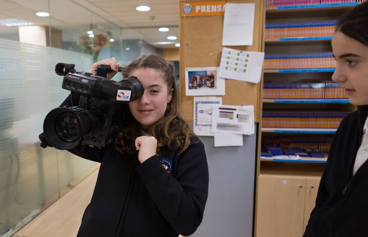 Los alumnos de 6 º A del colegio Nuestra Señora del Buen Consejo, Agustinas, visitan la multimedia de Diario LA RIOJA