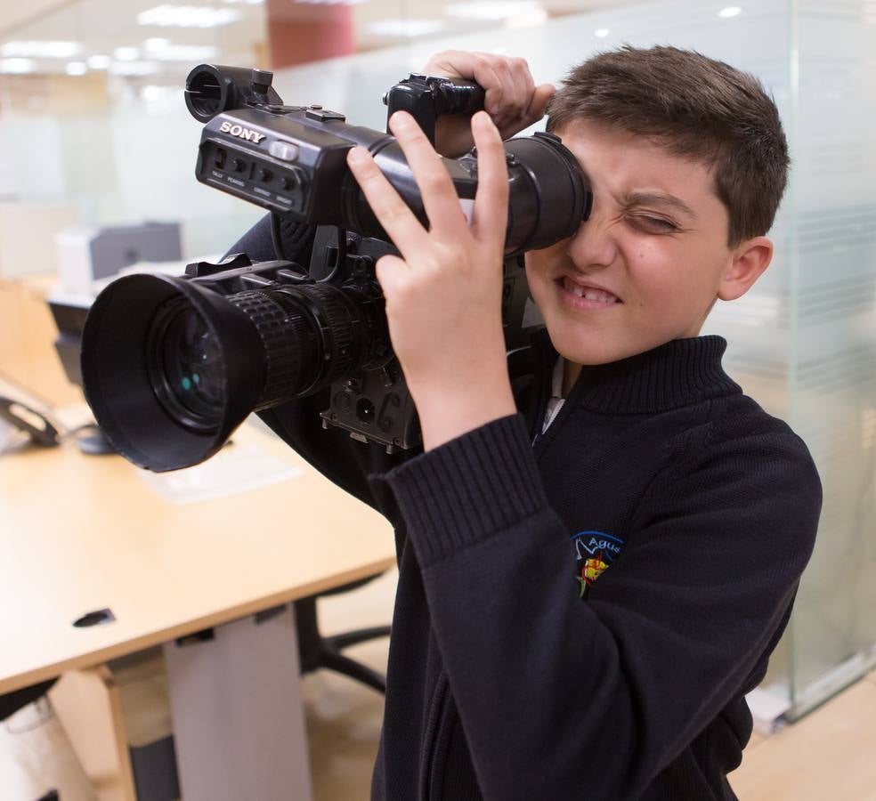 Los alumnos de 6 º A del colegio Nuestra Señora del Buen Consejo, Agustinas, visitan la multimedia de Diario LA RIOJA