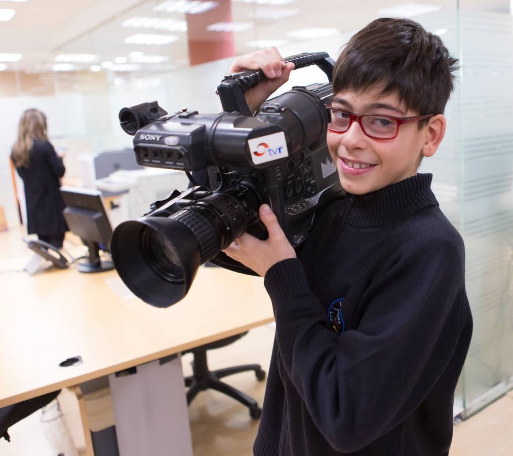 Los alumnos de 6 º A del colegio Nuestra Señora del Buen Consejo, Agustinas, visitan la multimedia de Diario LA RIOJA