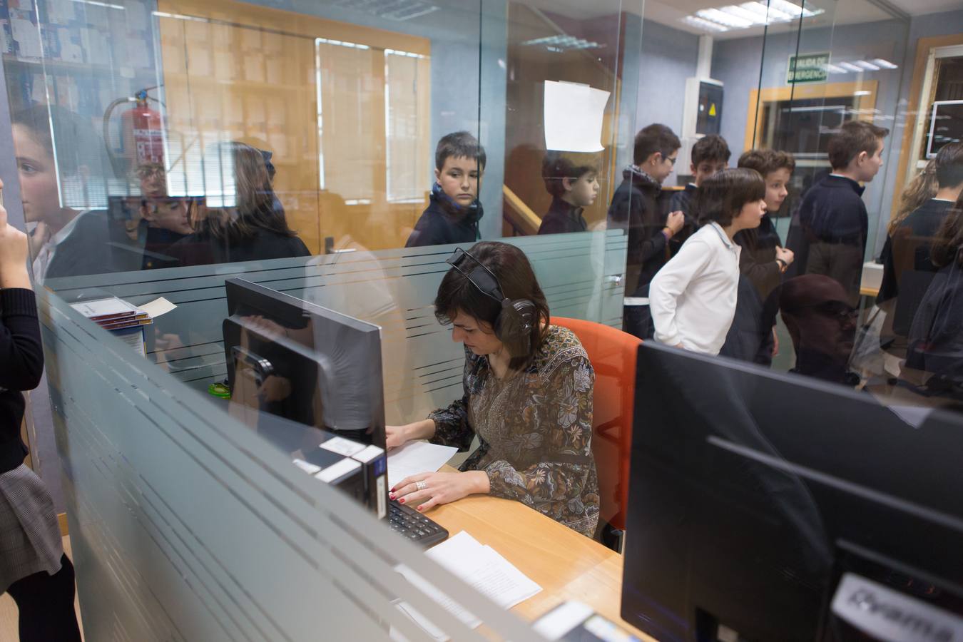 Los alumnos de 6 º A del colegio Nuestra Señora del Buen Consejo, Agustinas, visitan la multimedia de Diario LA RIOJA