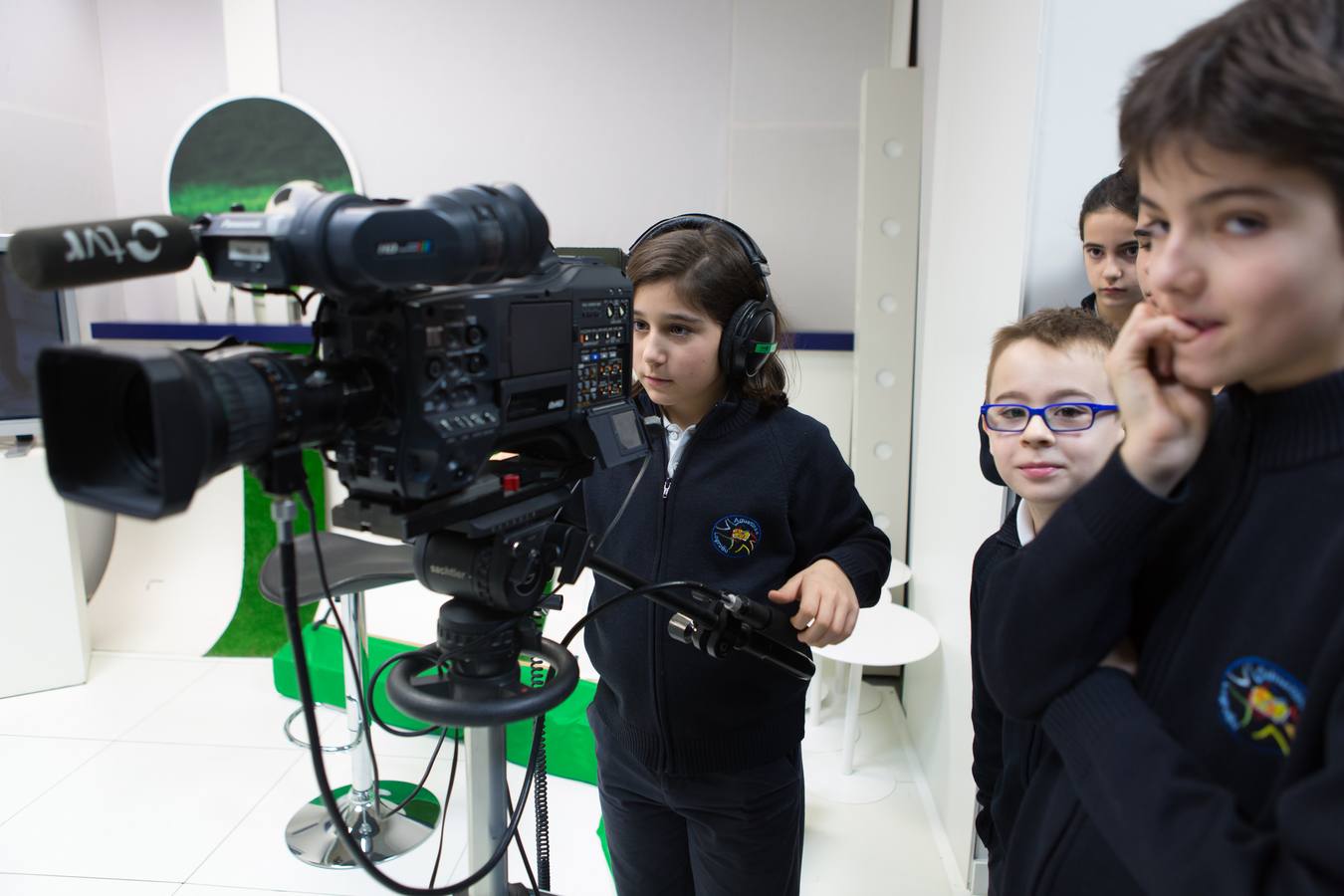 Los alumnos de 6 º A del colegio Nuestra Señora del Buen Consejo, Agustinas, visitan la multimedia de Diario LA RIOJA